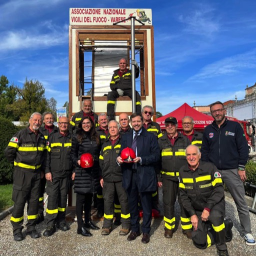 La squadra dei Vigili del Fuoco di Varese al Villaggio InSicurezza